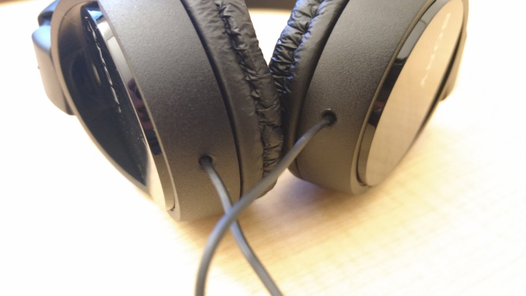 SONY MDR-ZX110AP コード　太さ